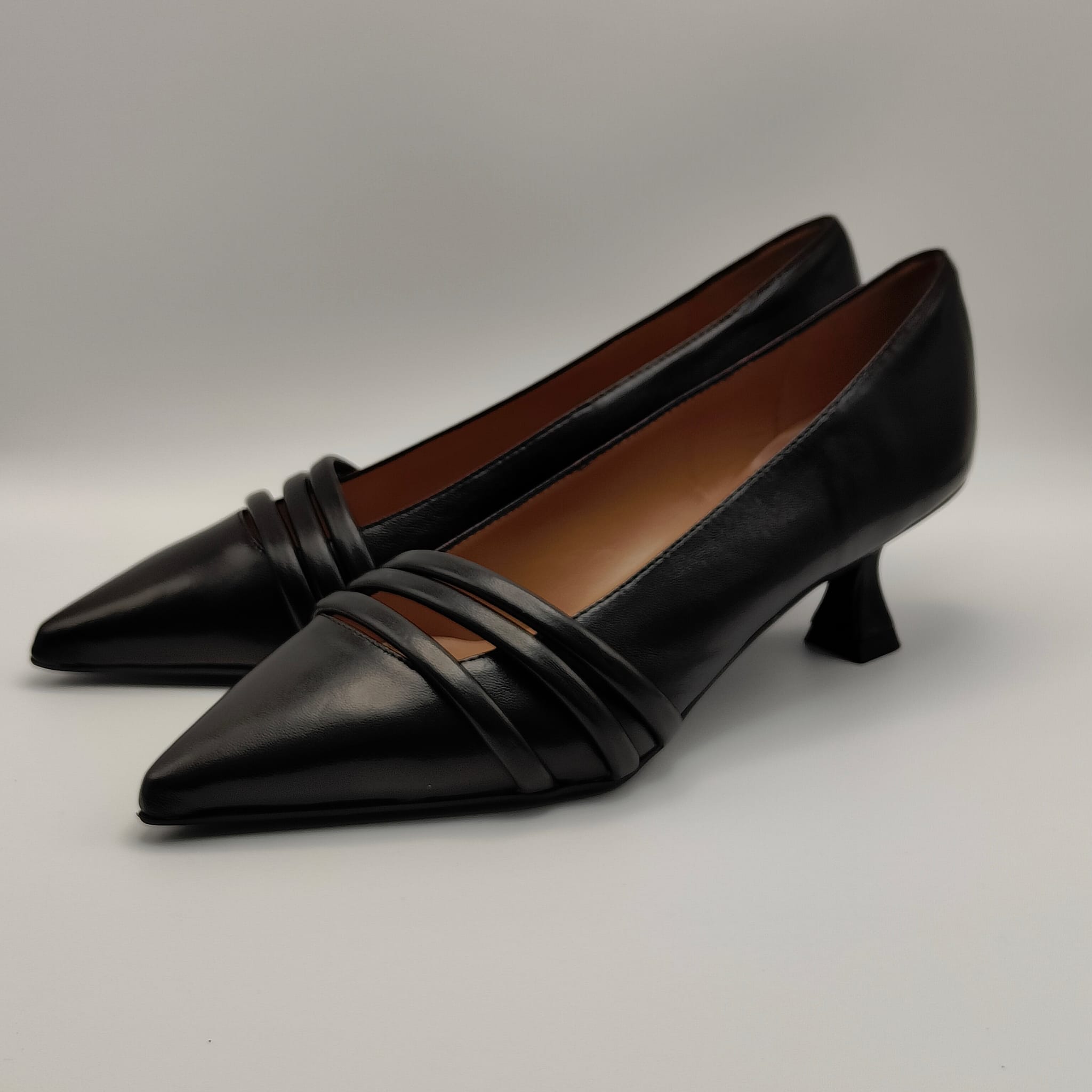 STATUS - Decolte' 3 mignon vernicetta nero tacco 30