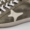 AMA BRAND - sneaker in camoscio verde militare pelle bianca fondo cassetta gomma - immagine 4